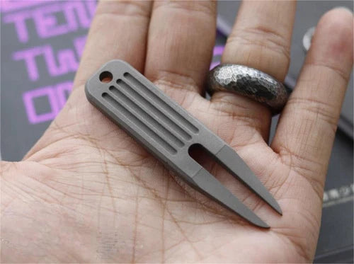 1PC TC4 Titanium Golf Divot Repair Tool Golf Green Fork EDC Portable Keychain 07FC0E-D4 - KOEEK